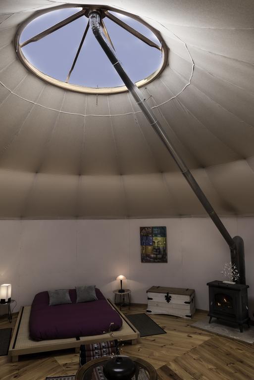 Yurta Mongola Delta Del Ebro Hotel Camarles Екстериор снимка